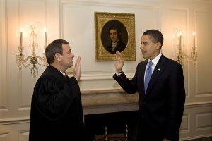 宣誓するオバマ大統領