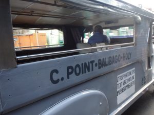 C　Pointと車体に書いてあるバリバゴ行きジプニー