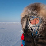 極寒の南極を探査する調査隊員