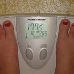 食事前に体重を計りで測定