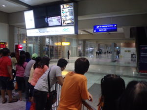 フィリピン航空専用マニラ国際空港ターミナル２の国際線出口付近
