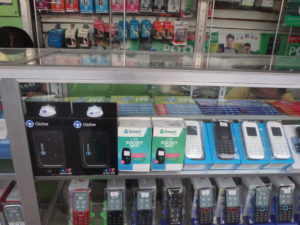 携帯電話ショップのポケットWifi販売コーナー