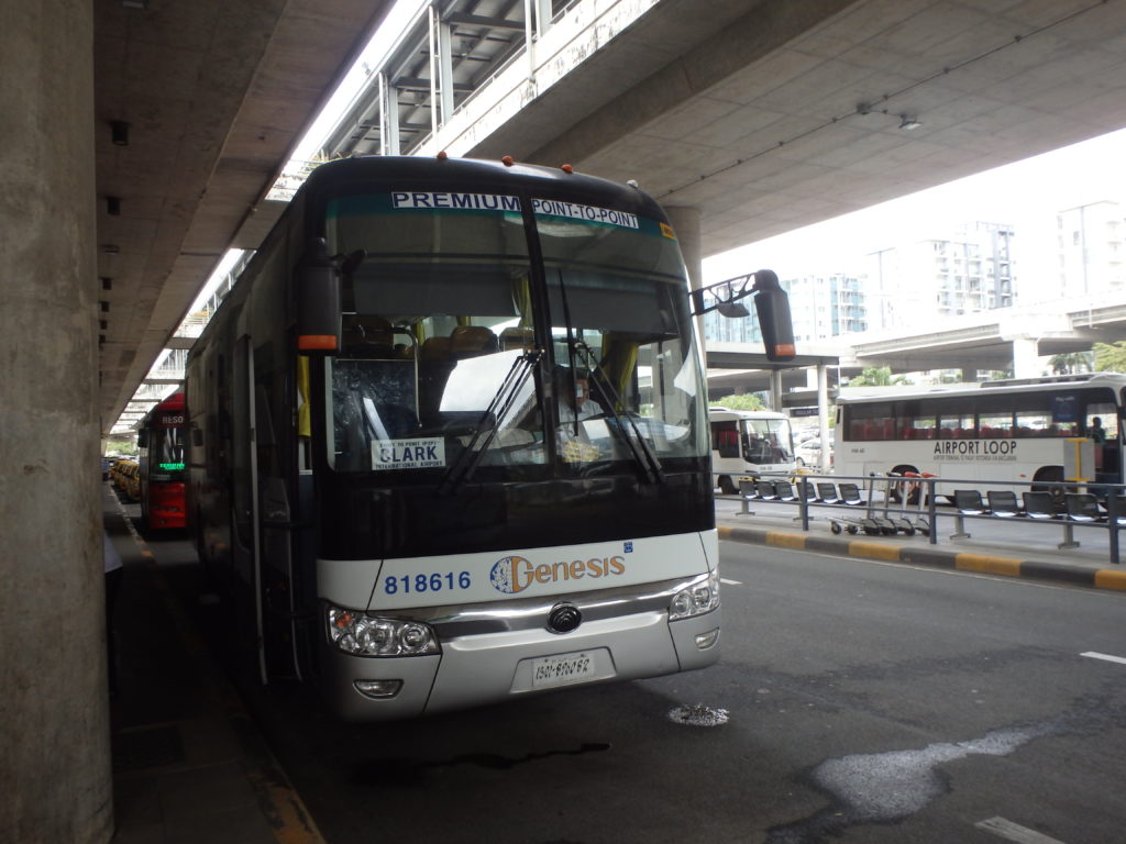 マニラ空港ターミナル３から出発するくクラーク国際空港直行バス