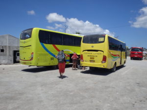 マヤ港に待機しているセブシティ行きのバス
