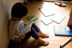 本を読む子供