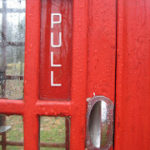 Pullと書かれているドア