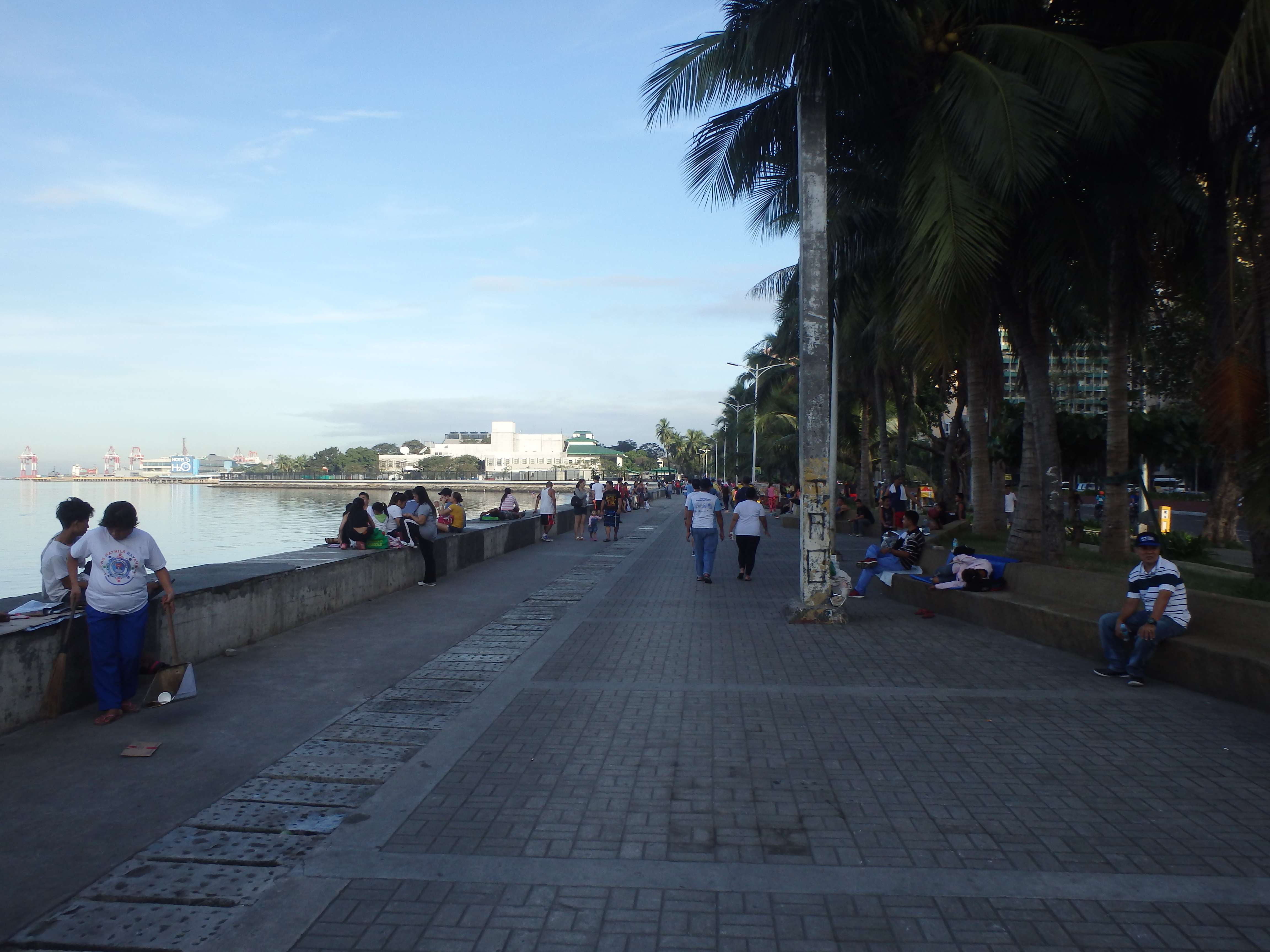 ペドロヒル駅から治安が悪いマラテを通ってマニラ湾岸を散歩する フィリピン留学と英語とフィリピンのお話