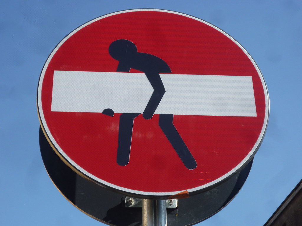 泥棒注意の道路標識