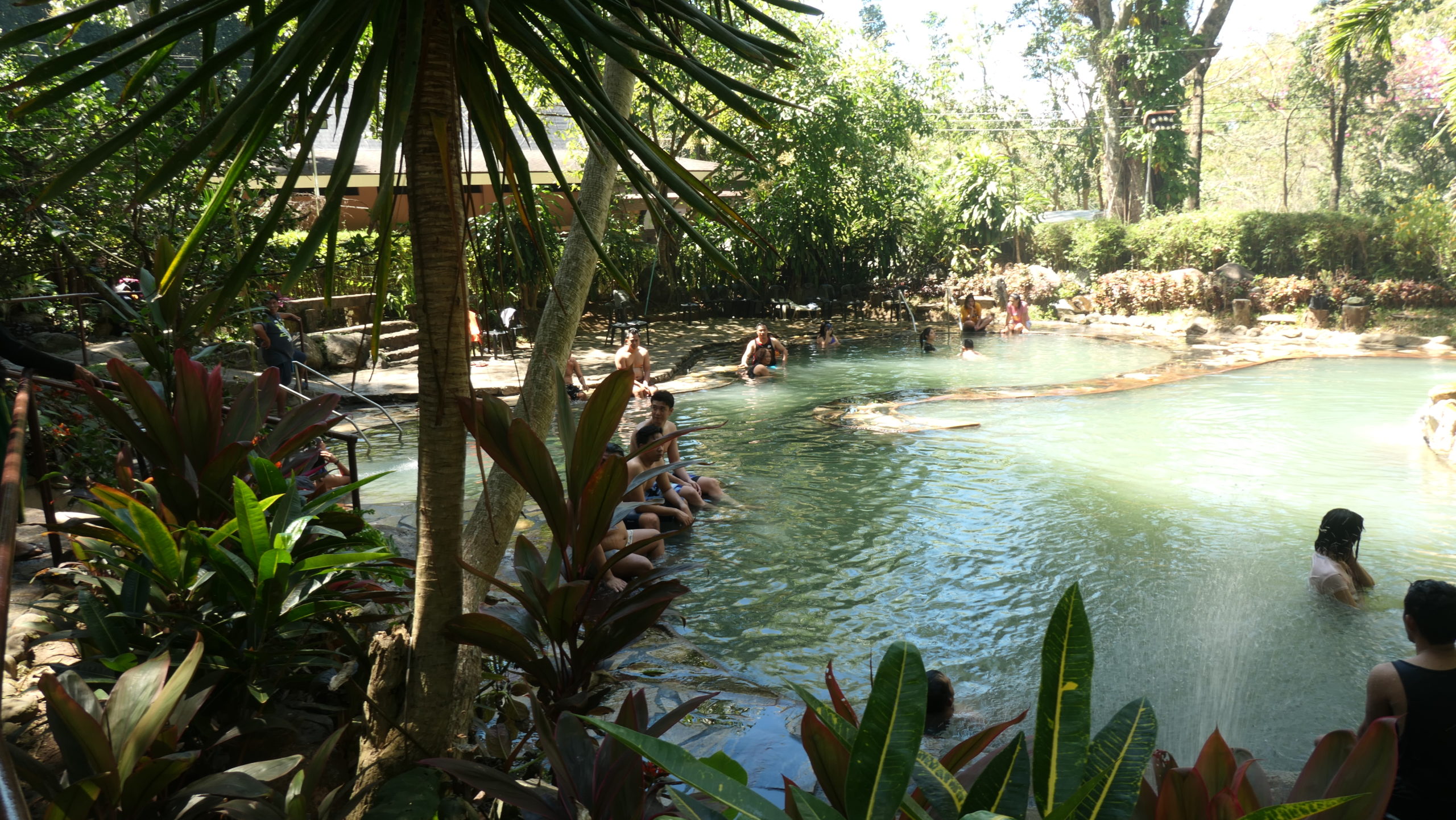 日本式温泉とコウモリウォッチングの里バコロド・マンブカル